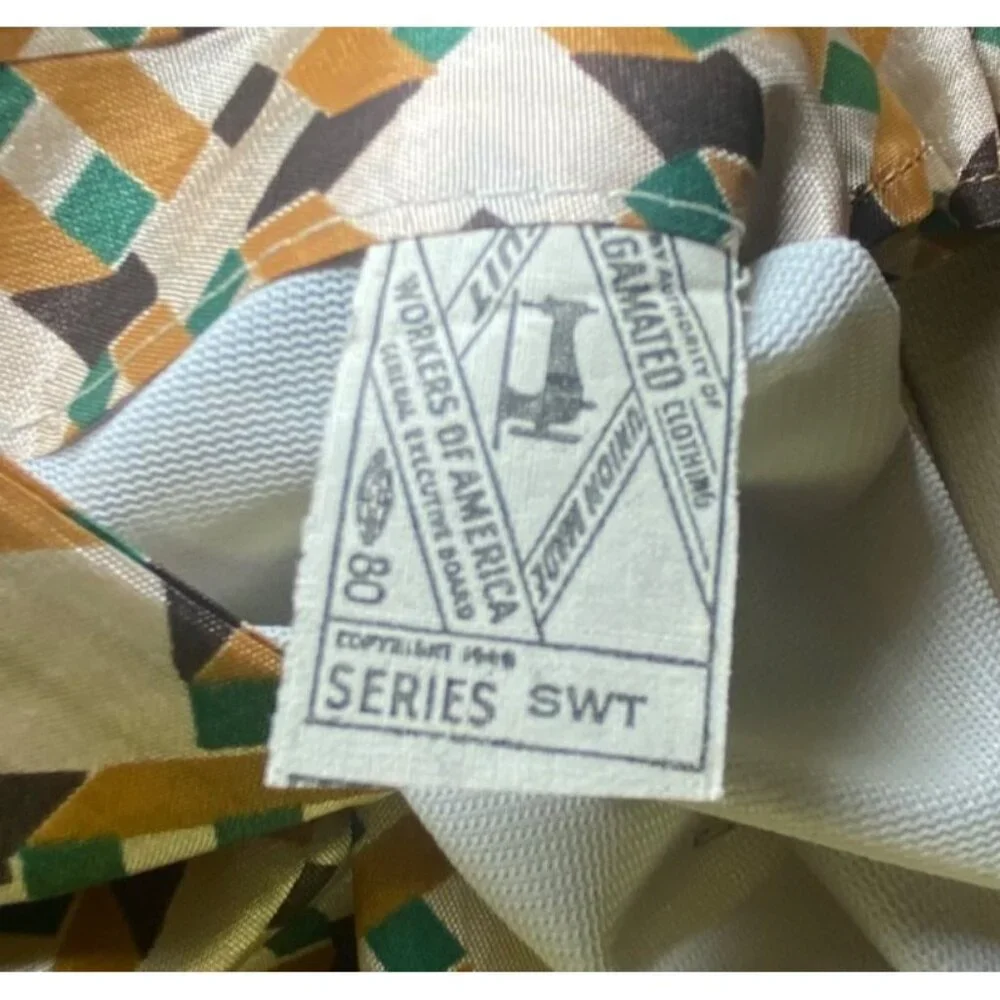 Vintage Beige Textured Mens Blazer 70's Geometric Lining & Dark Trim Retro Disco